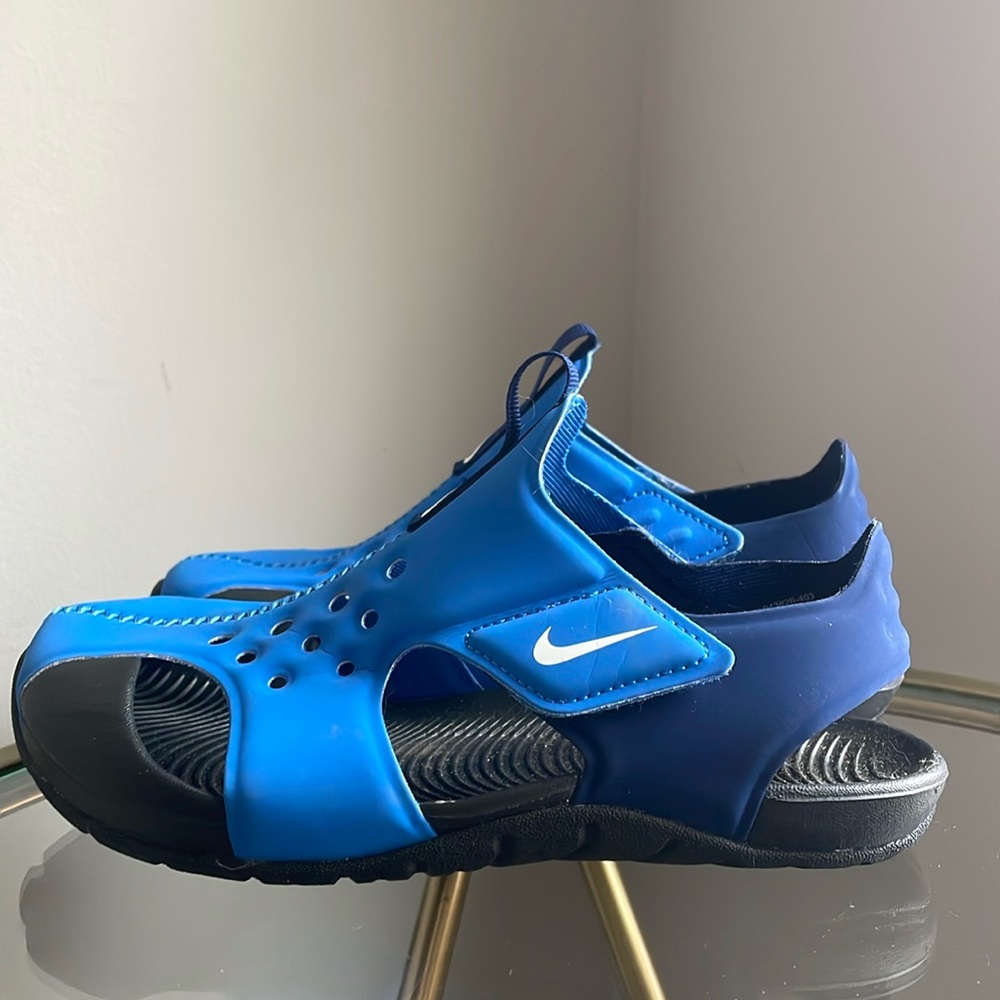 Nike sandals sz 1 youth